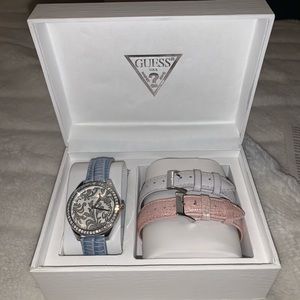 Guess watch with interchangeable bands